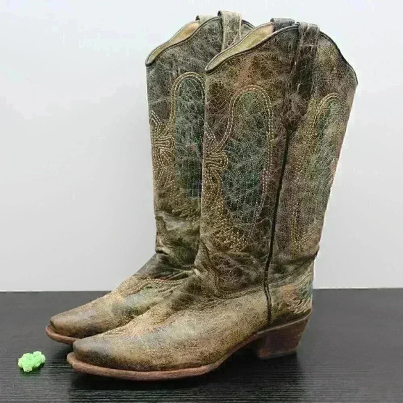 Circle G Women’s Black Distressed Leather Boots - Picture 3 of 11